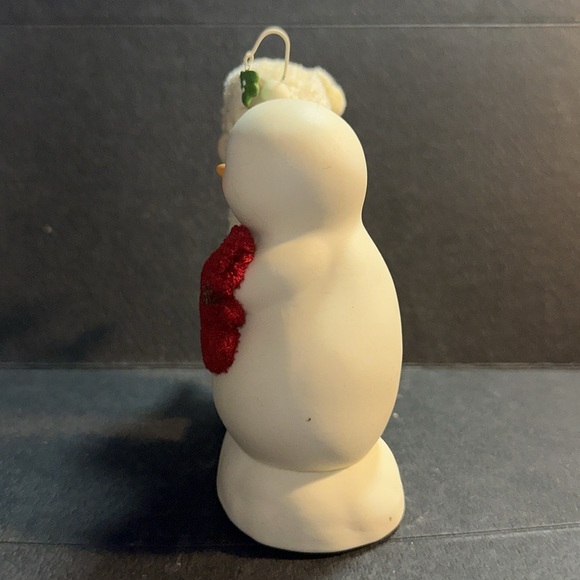 Department 56 Snowbabies Meet Me Under the Mistletoe Figurine - Picture 2 of 6